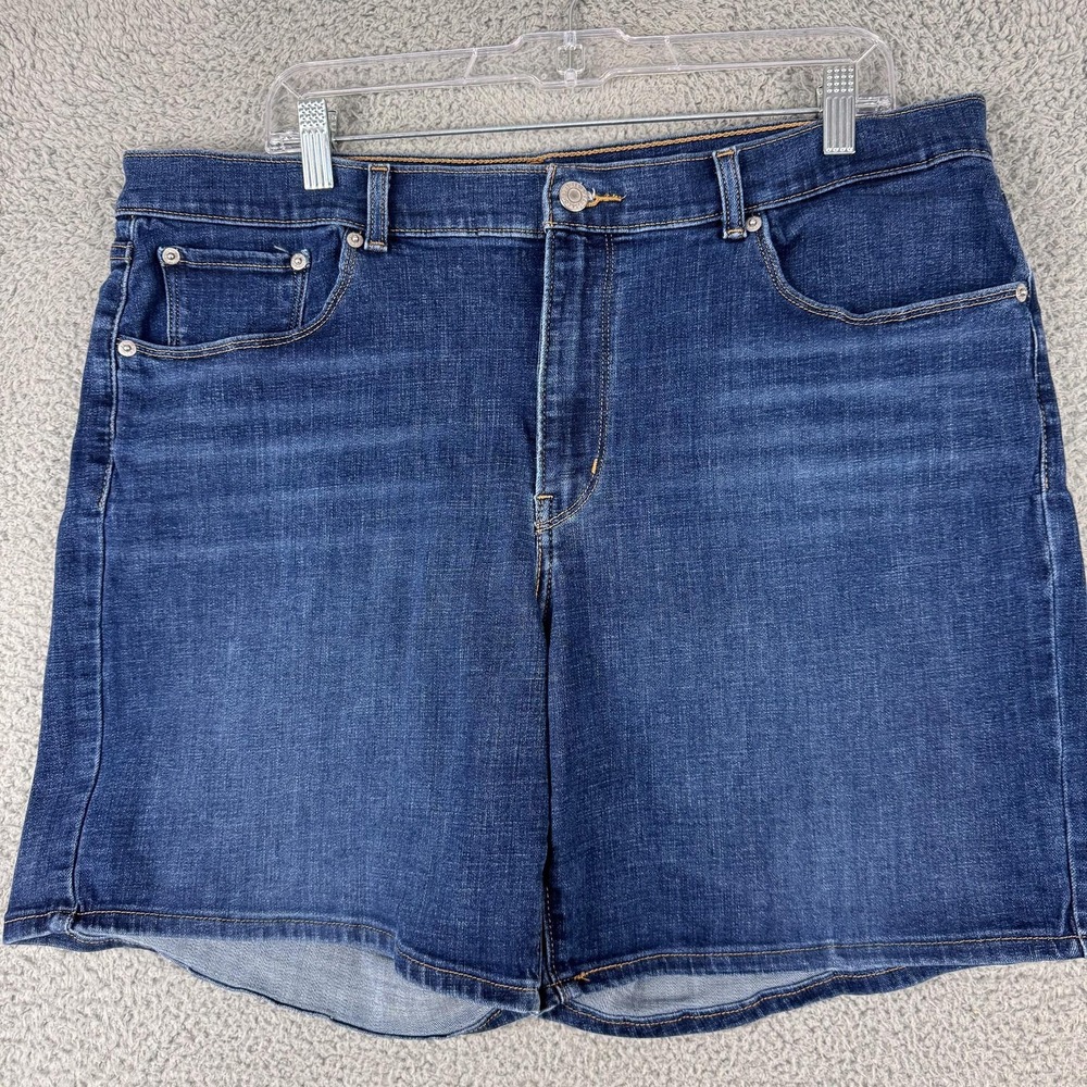 Levis Classic‎ Short Denim Shorts Womens 33 Blue Mid Wash 5 Pocket Zip Fly 37x8